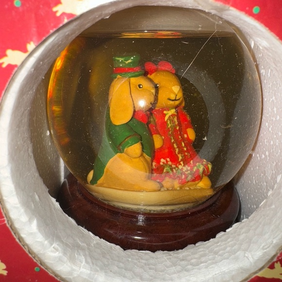 Vintage Velveteen Rabbit SnowGlobe 90s Toys R Us Battery Operated New in Box - Picture 5 of 6